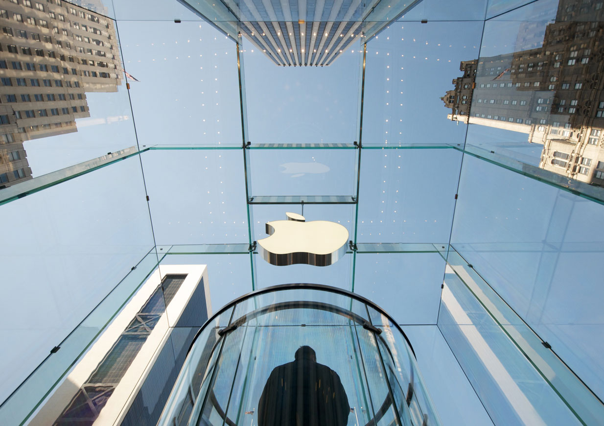 Apple Retail Store in Milano: all-glass cuboid - seele