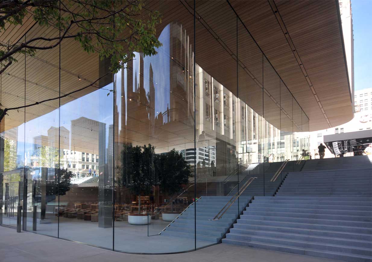 New Apple Store made our of glass on Michigan Avenue - Chicago, IL Stock  Photo - Alamy