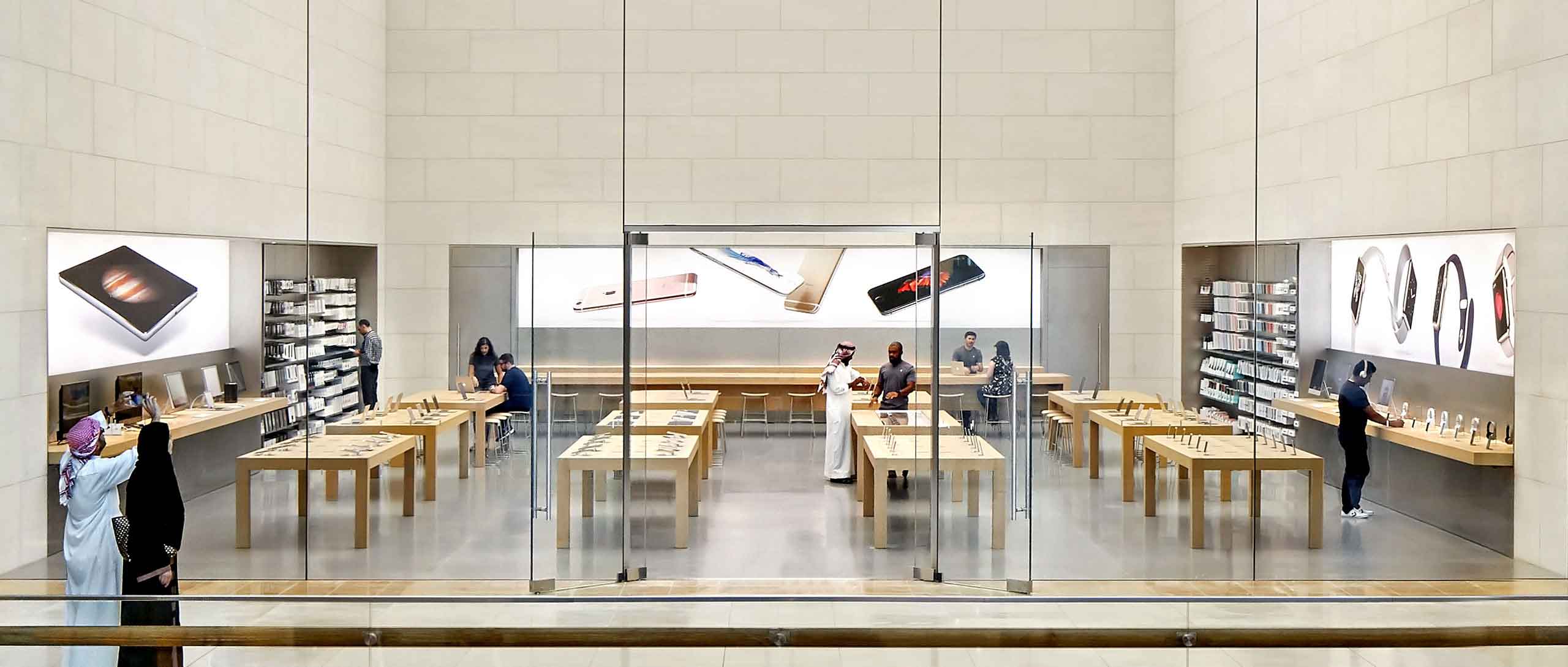 Apple Yas Mall Eckersley O'Callaghan